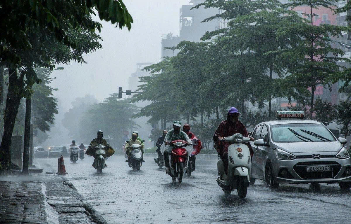 Thời tiết hôm nay (30-7): Mưa dông bao trùm nhiều khu vực, cảnh báo nguy cơ lốc, sét